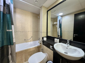 Апартаменты Cosmos Living Sleek and Stylish GCV2