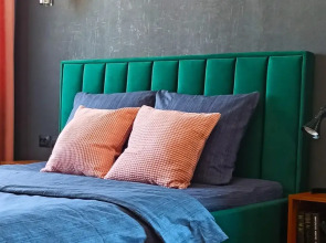 Dve Podushki na prospekte Stanke Dimitrova 65, 13 etazh, Izumrudnaya Apartment