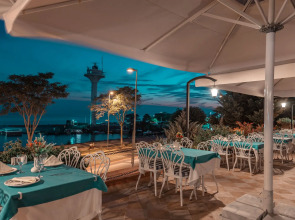 Отель Seven Hills Palace