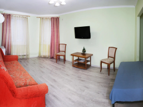Komfortnaya S Novoy Krovatyyu I Novym Matrasom Flat