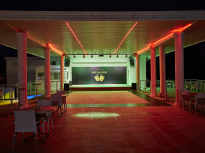 Отель Royal Towers Kiris