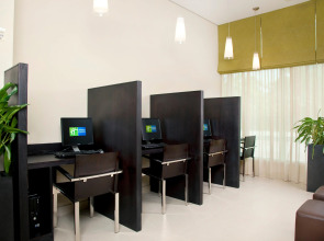 Holiday Inn Express Dubai - Safa Park, an IHG Hotel