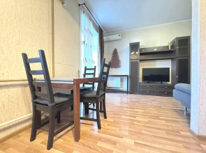 Квартира Трехкомнатная с Балконом и Кондиционером в Центре на Весенней