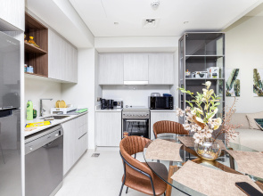 Апартаменты Сozy 1BR at Vida Residences Creek Beach