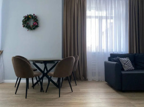 Апартаменты трехкомнатные рядом с набережной