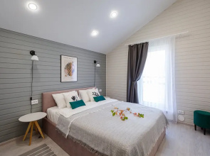 Ozyornyj s vidom na zhivopisnyj prud Private House