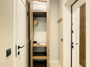 Апартаменты с балконом и видом на сосновый парк рядом с морем