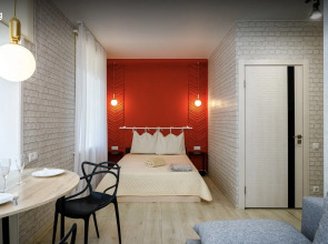 Квартира Студия с большой круглой ванной и камином