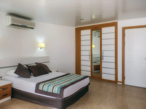 Отель Royal Towers Kiris