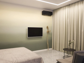 Апартаменты Buroshka Aparts С видом на город и дизайнерским ремонтом