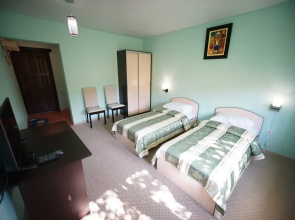 Dom S Priklyucheniyami Guest house
