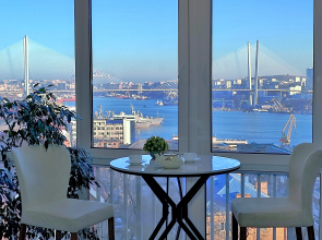 Апартаменты Шикарные В центре с видом на Золотой мост и Русский мост