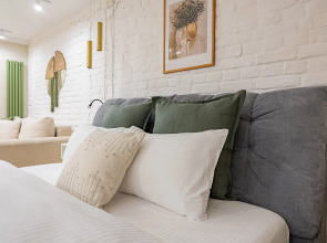 Апартаменты в Центре на Невзоровых 7 Сова-Дом