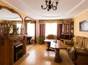 Zhivi Uyutno i Bogato Apartment