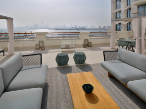 Отель Vida Creek Harbour