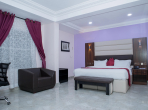 Meritz Hotels and Suites Global Limited, Hotel