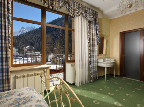 Домбай Пэлас