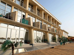 Hizhina Robinzona Hotel