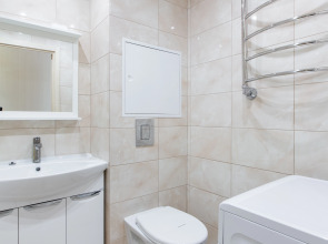 1b  Krasnogrskij 46 Apartments