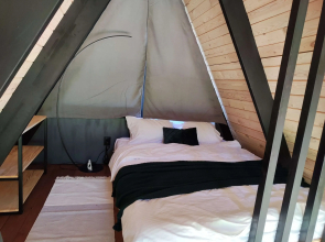 Шале двухэтажный А-фрейм с панорамным остеклением и террасой