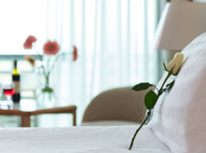 Отель Constantinou Bros Athena Royal Beach