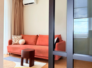 Квартира Роскошная двухкомнатная квартира в сталинке с видом на Аллею Героев