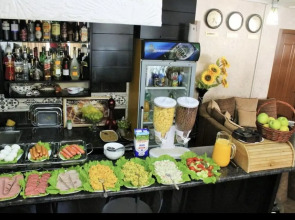 Отель Qeroli old town