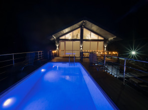 Частный Дом с Бассейном Мансардой и Видом на Горы