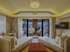 Seventeen Rooms Hotel