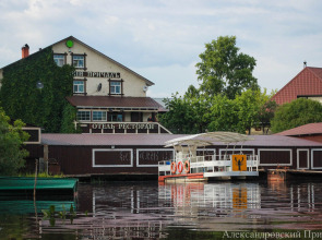 Отель Гостиничный рыболовно-охотничий комплекс Александровский Причал
