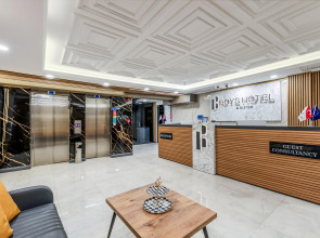 Отель Roys Hotel & Suites