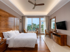 Отель Araliya Beach Resort and Spa