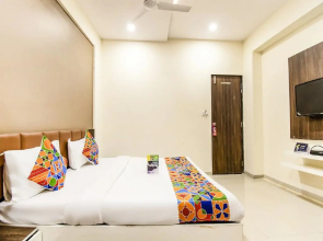 Pratiksha Hotel