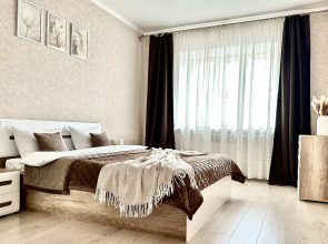 Uyutnaya vozle parka s vidom na El'brus flat