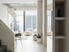 Стильный апартамент с видом на башни на 39 этаже