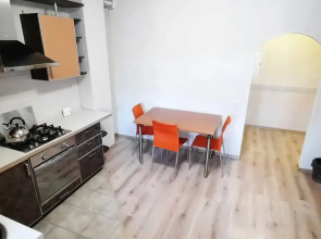 Квартира Уютная с большой кухней и лоджией в центре