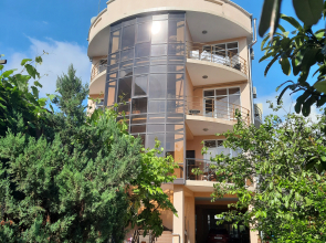 Leo Grand Guest house