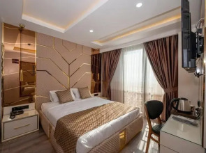 Luxury Airport Hotel by Zazzoni