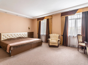 Отель Губернский