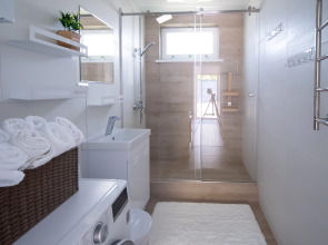 Частный Дом с Бассейном Мансардой и Видом на Горы