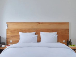 Отель Garuda Beach Village