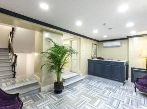 Meroddi La Porta Hotel