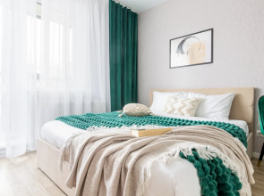 Izumrudnaya Studiya s Gamakom na Balkone v Ekologicheski CHistom Rajone Goroda Flat