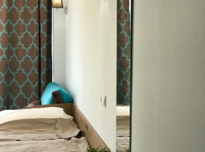 Апартаменты Маленькая студия с большим панорамным окном