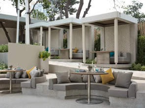 Отель Cross Pattaya Pratamnak