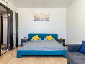 Uyutnaya V Tsentre Goroda Na Beregu Reki Flat