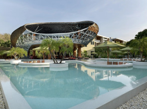 Отель Wyndham Grand Nai Harn Beach Phuket