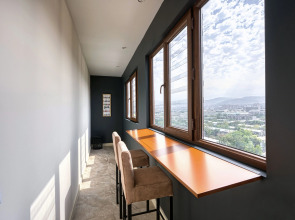 Апартаменты 36. Самый центр. Вид на город и горы. Идеально для командированных и туристов.