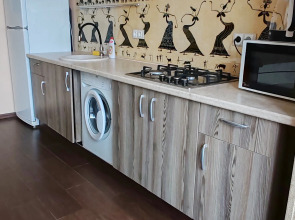 Квартира - студия в центре, есть выход на крышу и бесплатная парковка