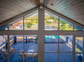 Частный Дом с Бассейном Мансардой и Видом на Горы